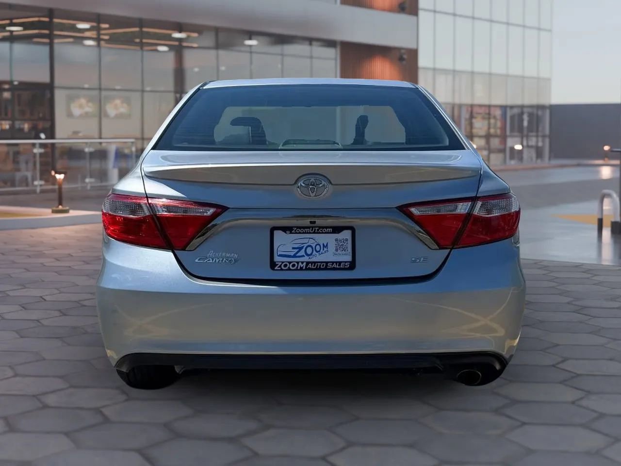 Used 2015 Toyota Camry SE FWD image 7