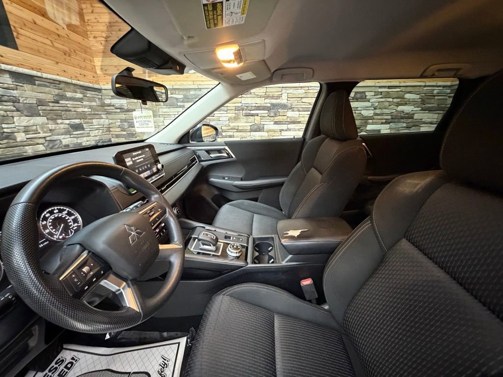 Used 2022 Mitsubishi Outlander ES image 11