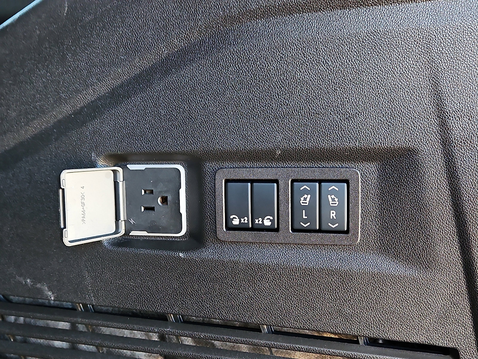 Used 2024 GMC Yukon Denali Ultimate image 7