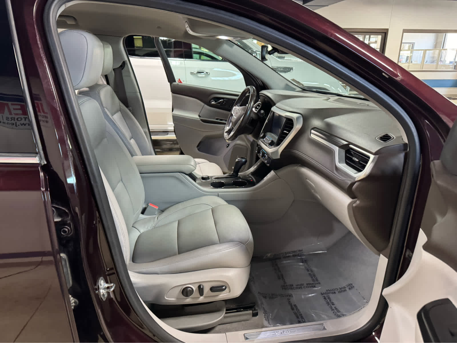 Used 2018 GMC Acadia SLT image 11
