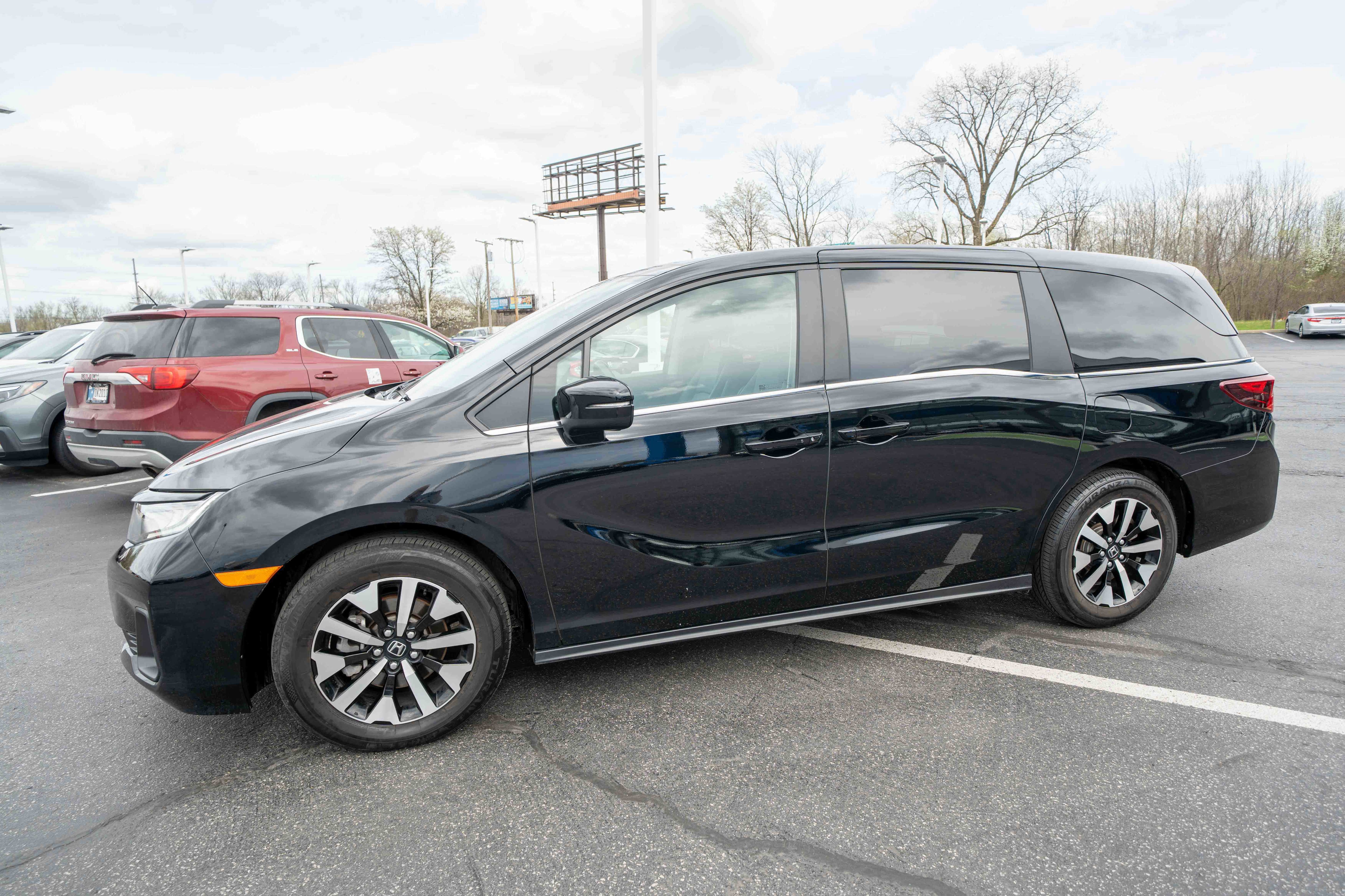 Certified 2025 Honda Odyssey EX-L image 3