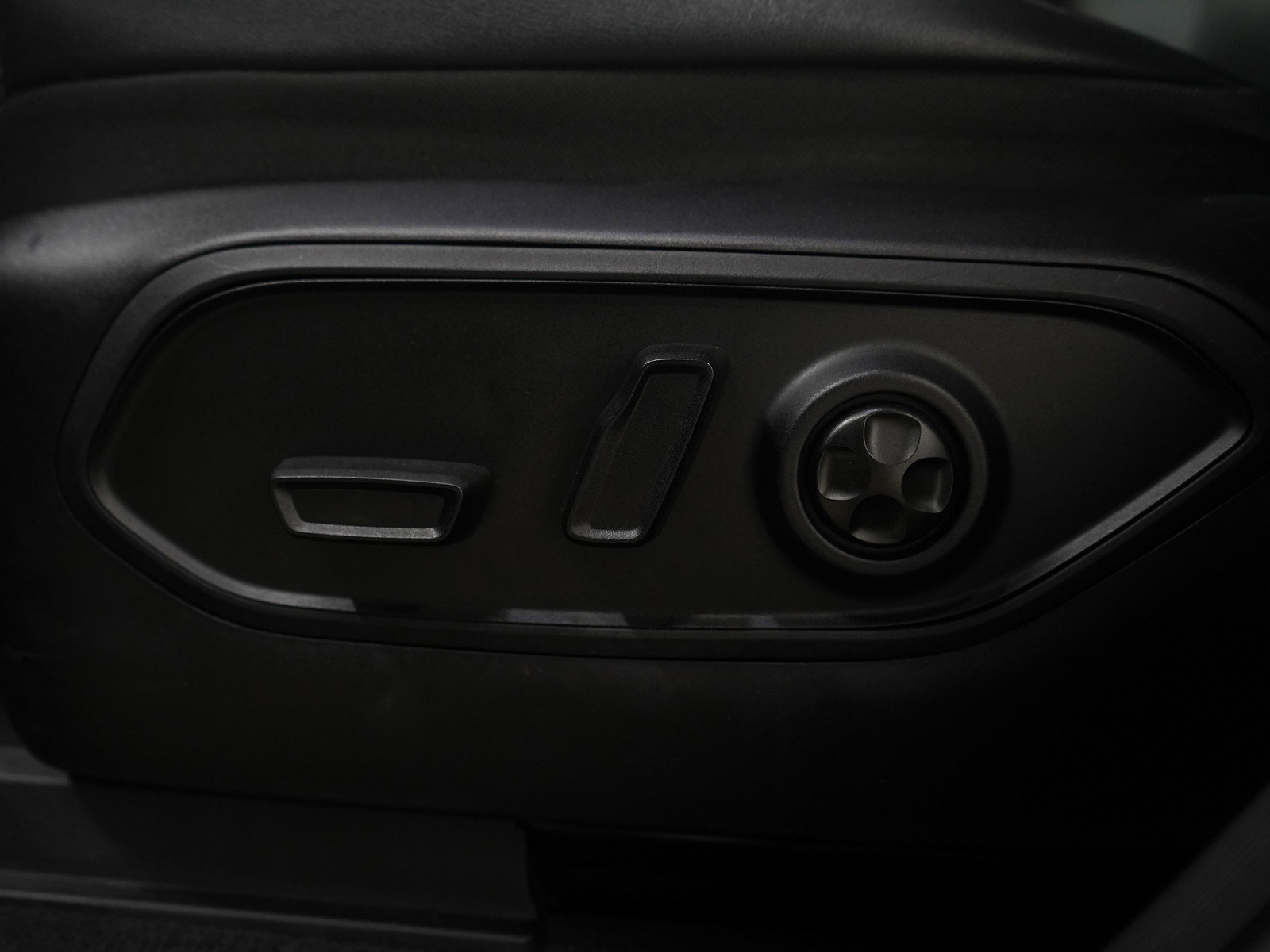 Used 2023 Jeep Grand Cherokee L Limited w/ Luxury Tech Group II image 25