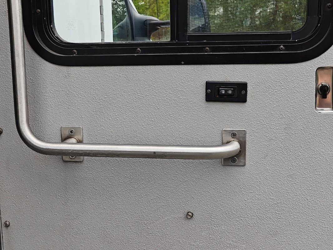 Used 2012 Ford E-450 and Econoline 450 Super Duty w/ Ambulance Prep Pkg image 16