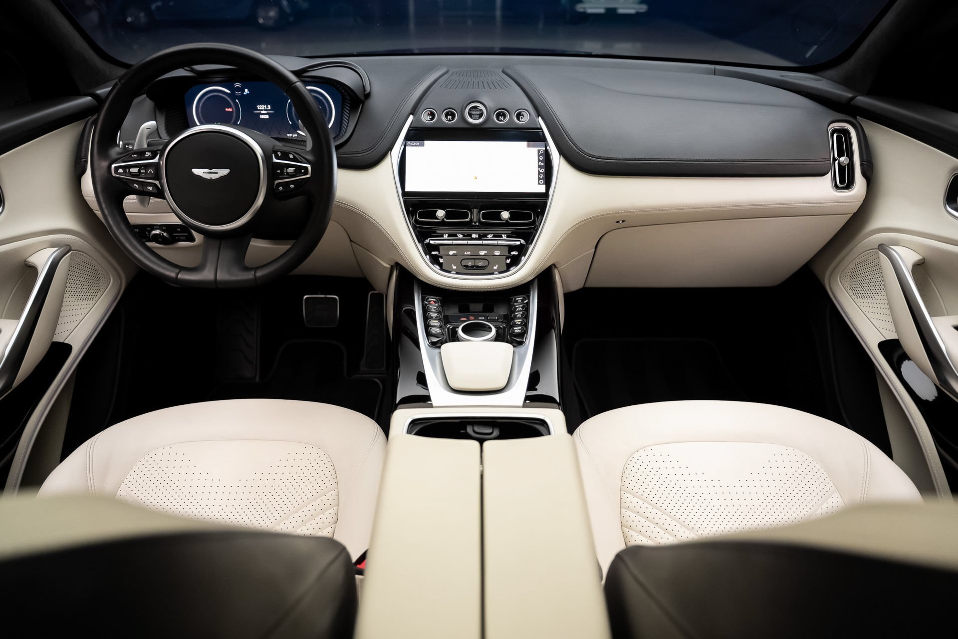 Used 2023 Aston Martin DBX AWD/4WD image 41
