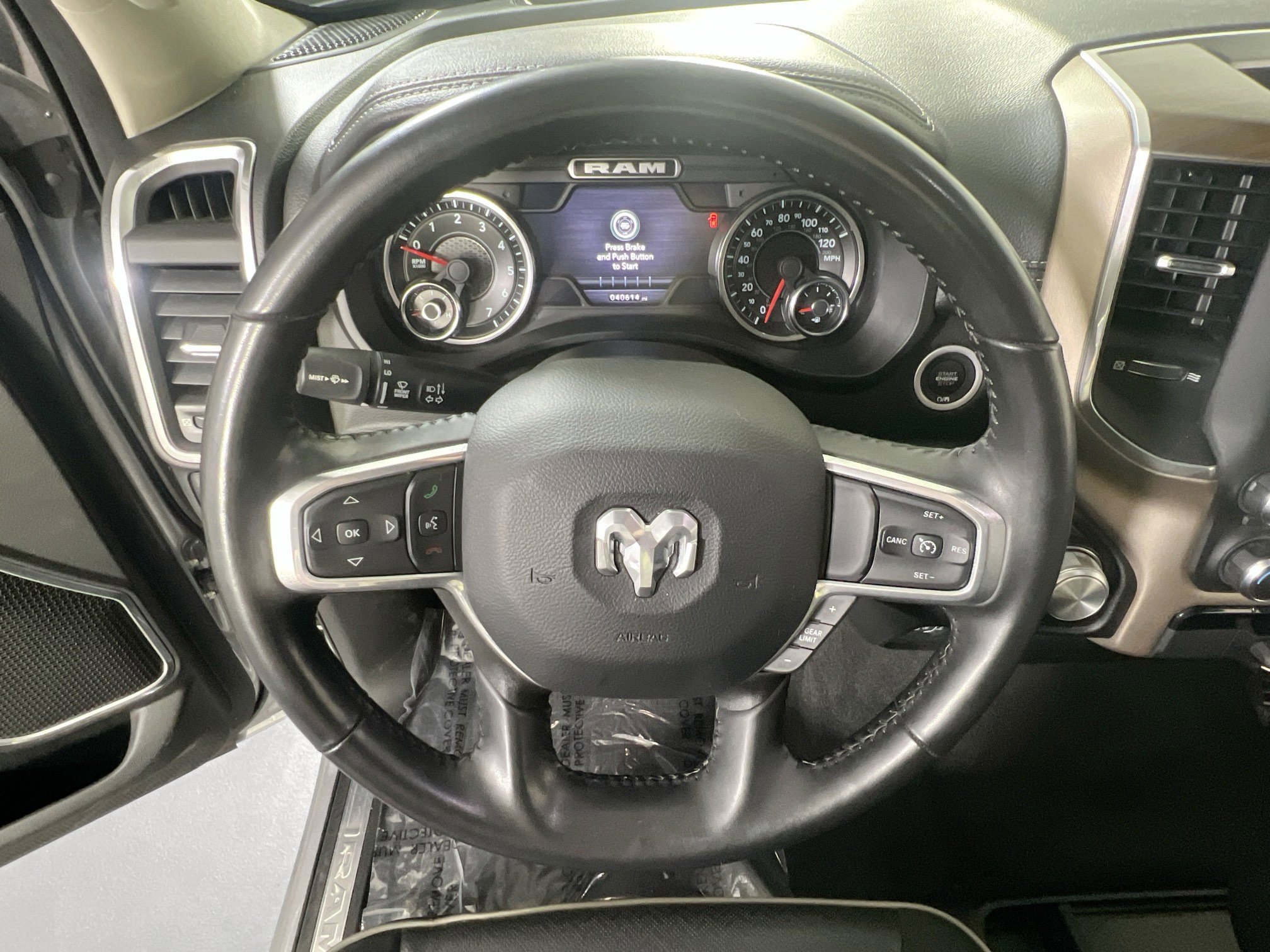 Used 2022 RAM 1500 Laramie AWD/4WD image 11