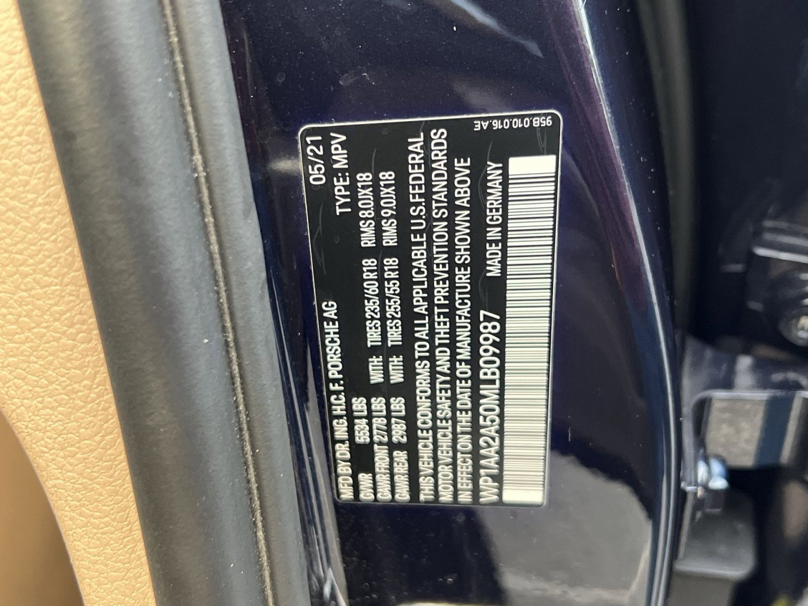 Used 2021 Porsche Macan w/ Premium Package AWD/4WD image 35