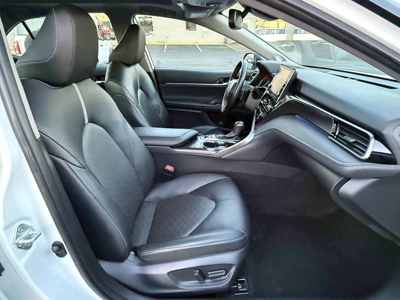 Used 2023 Toyota Camry XSE w/ Cold Weather Package FWD image 16