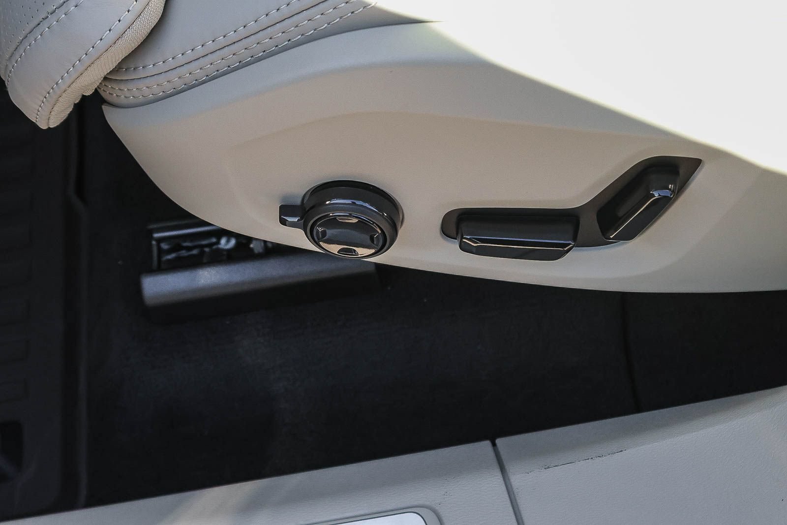 New 2026 Volvo XC60 B5 Ultra AWD/4WD image 29