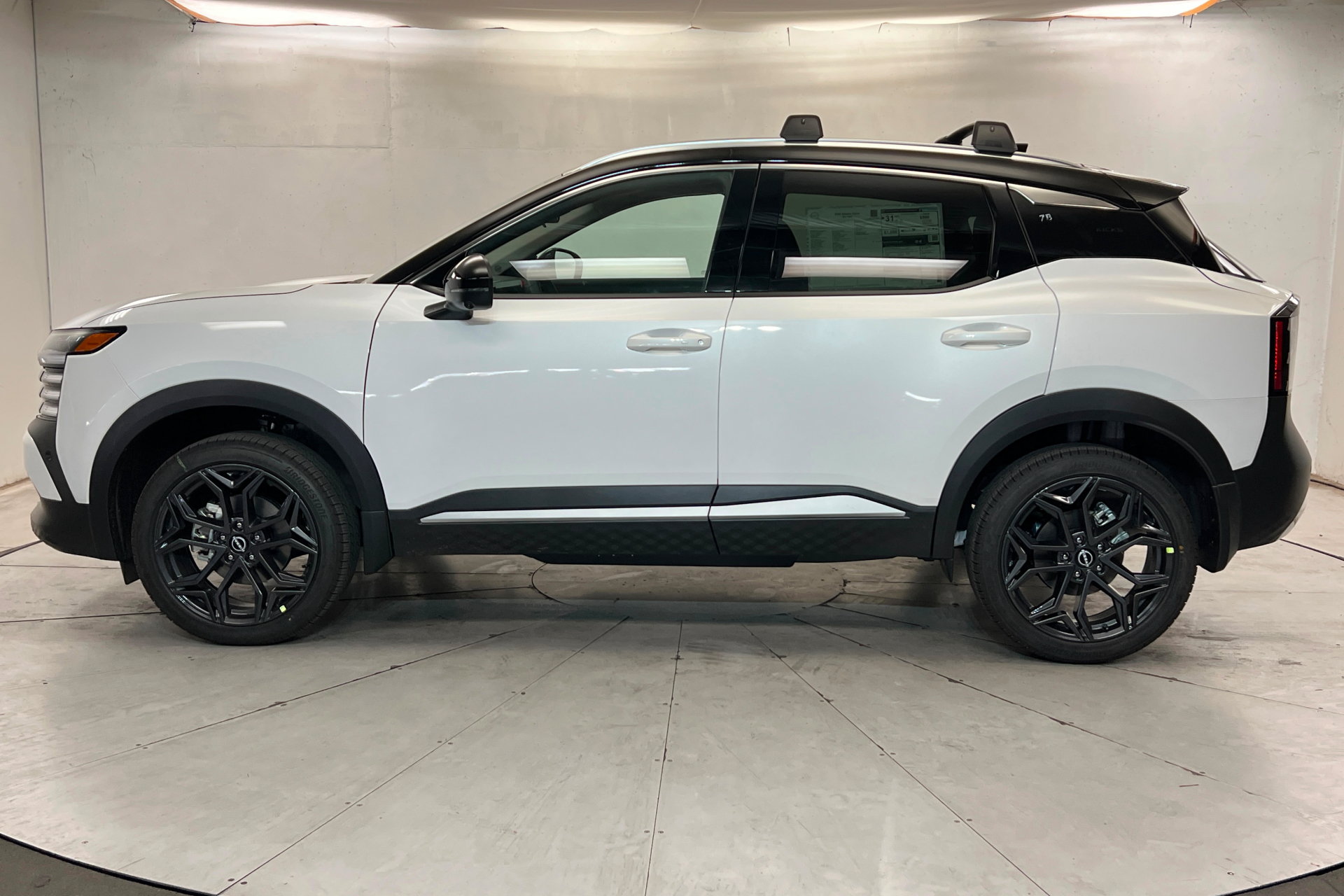 New 2026 Nissan Kicks SR w/ Cold Weather Package FWD image 2