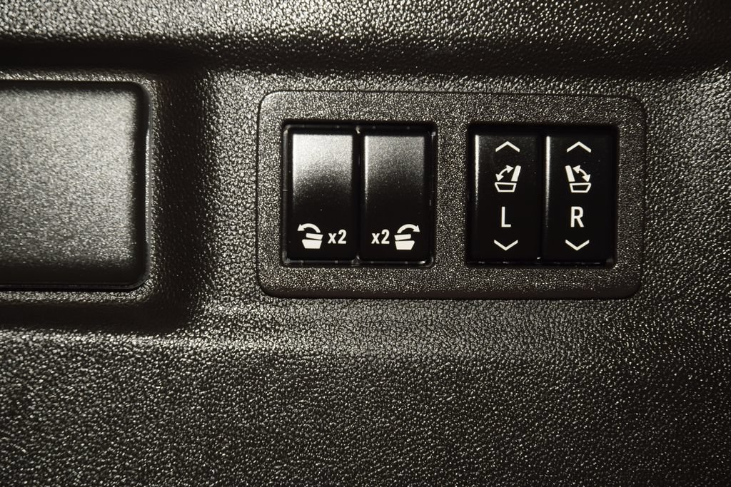 Used 2024 GMC Yukon XL Denali AWD/4WD image 27