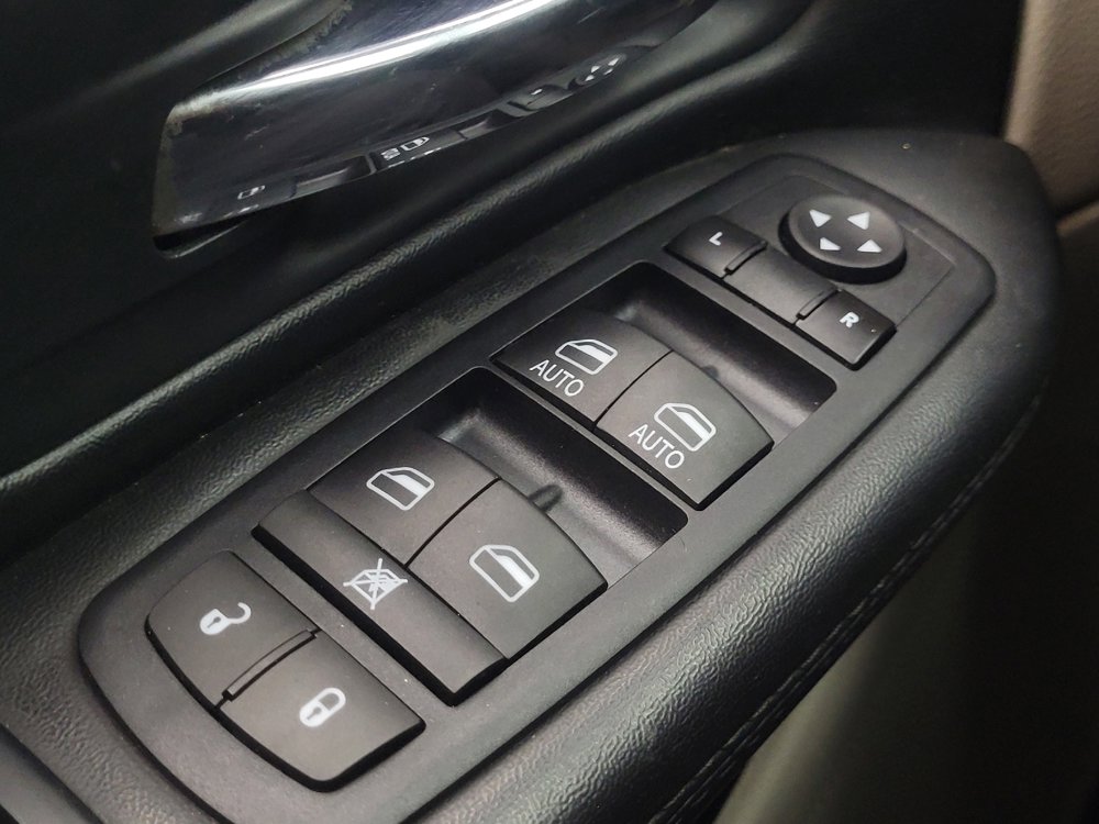 Used 2020 Dodge Grand Caravan SE w/ UConnect Hands-Free Group image 27