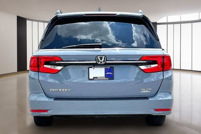 Used 2023 Honda Odyssey Elite image 5