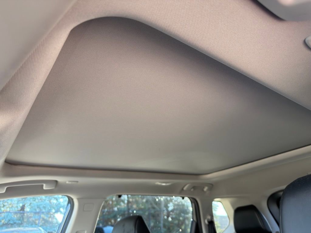 Used 2023 Nissan Rogue SV w/ SV Premium Package image 18