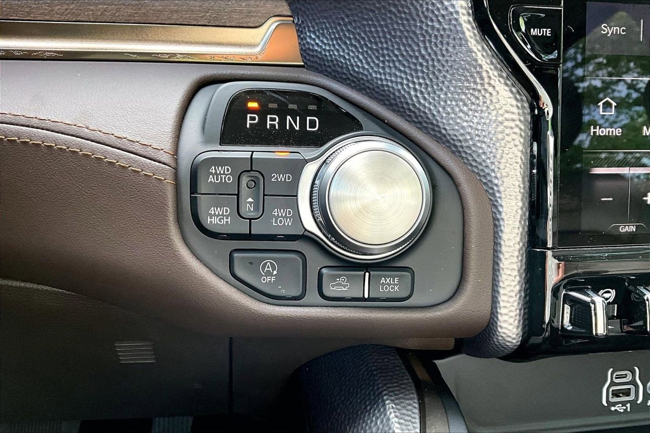 Used 2025 RAM 1500 Limited AWD/4WD image 32