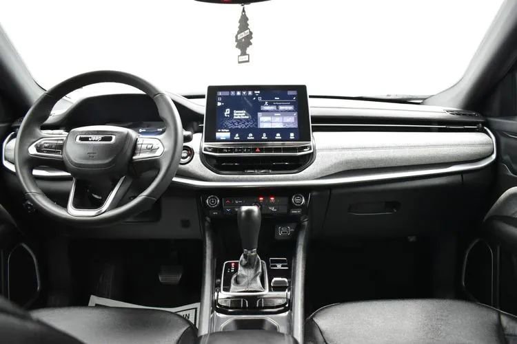 Used 2024 Jeep Compass Latitude AWD/4WD image 19