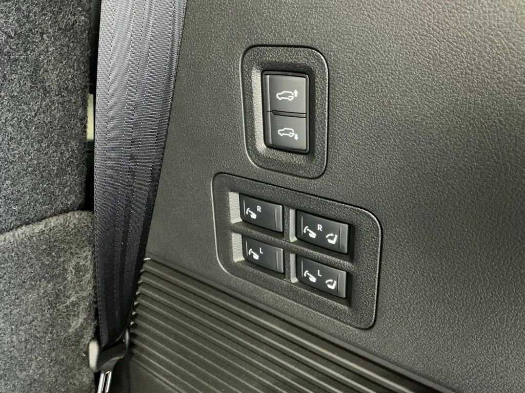 Used 2025 Nissan Armada PRO-4X image 25