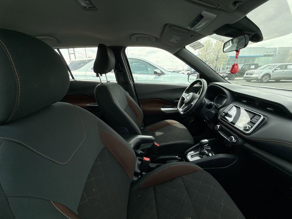 Used 2020 Nissan Kicks SR image 11