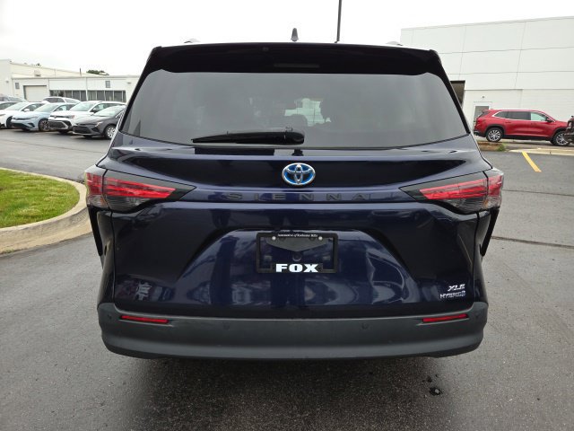 Used 2021 Toyota Sienna XLE w/ XLE Plus Package FWD image 8