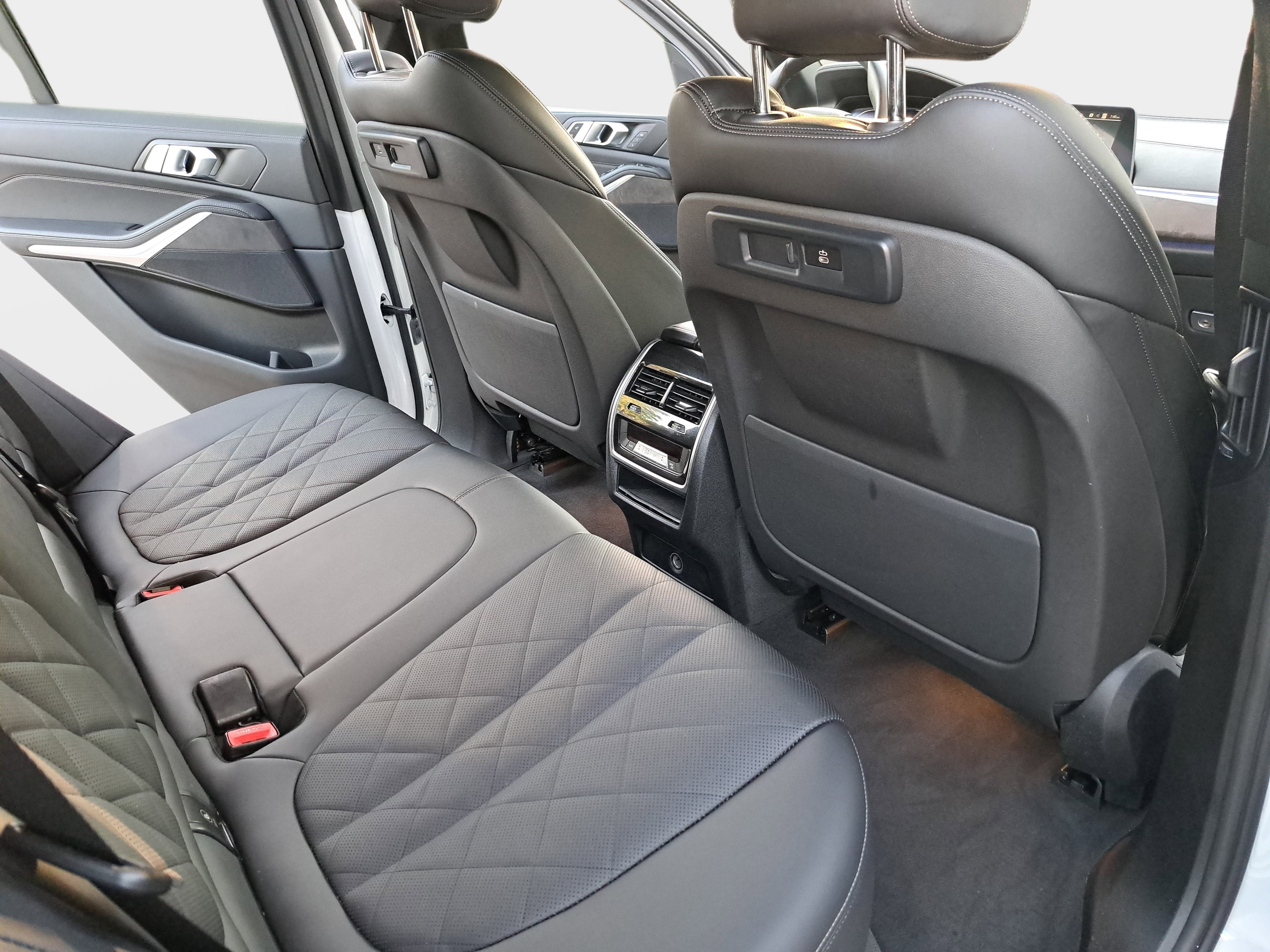 Used 2023 BMW X5 sDrive40i w/ Premium Package image 11