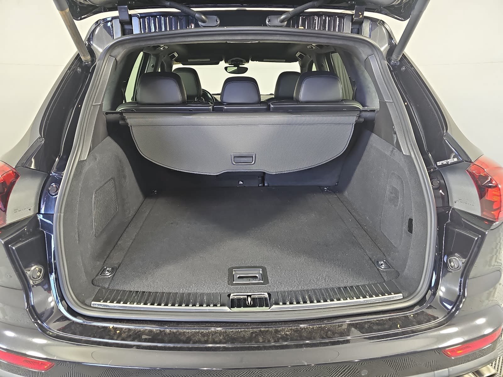 Used 2015 Porsche Cayenne Turbo AWD/4WD image 10