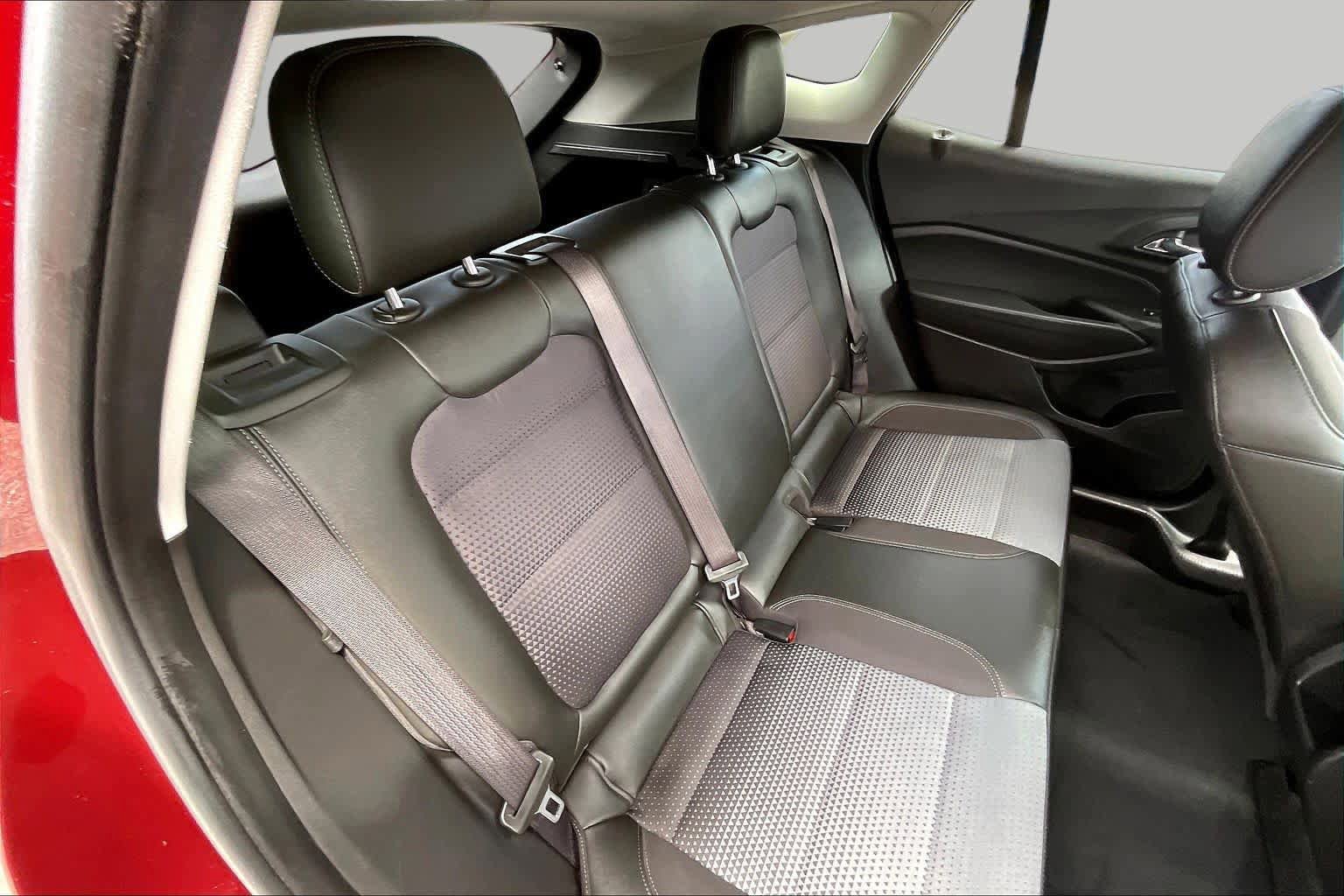 Used 2024 Chevrolet Trax LT FWD image 19