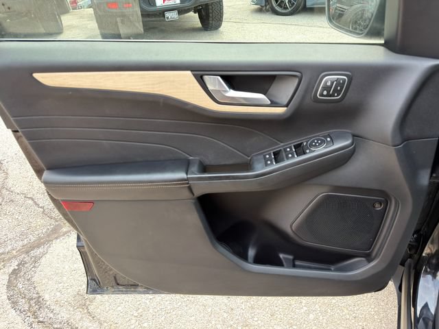 Used 2022 Ford Escape Titanium w/ Titanium Elite Package AWD/4WD image 19