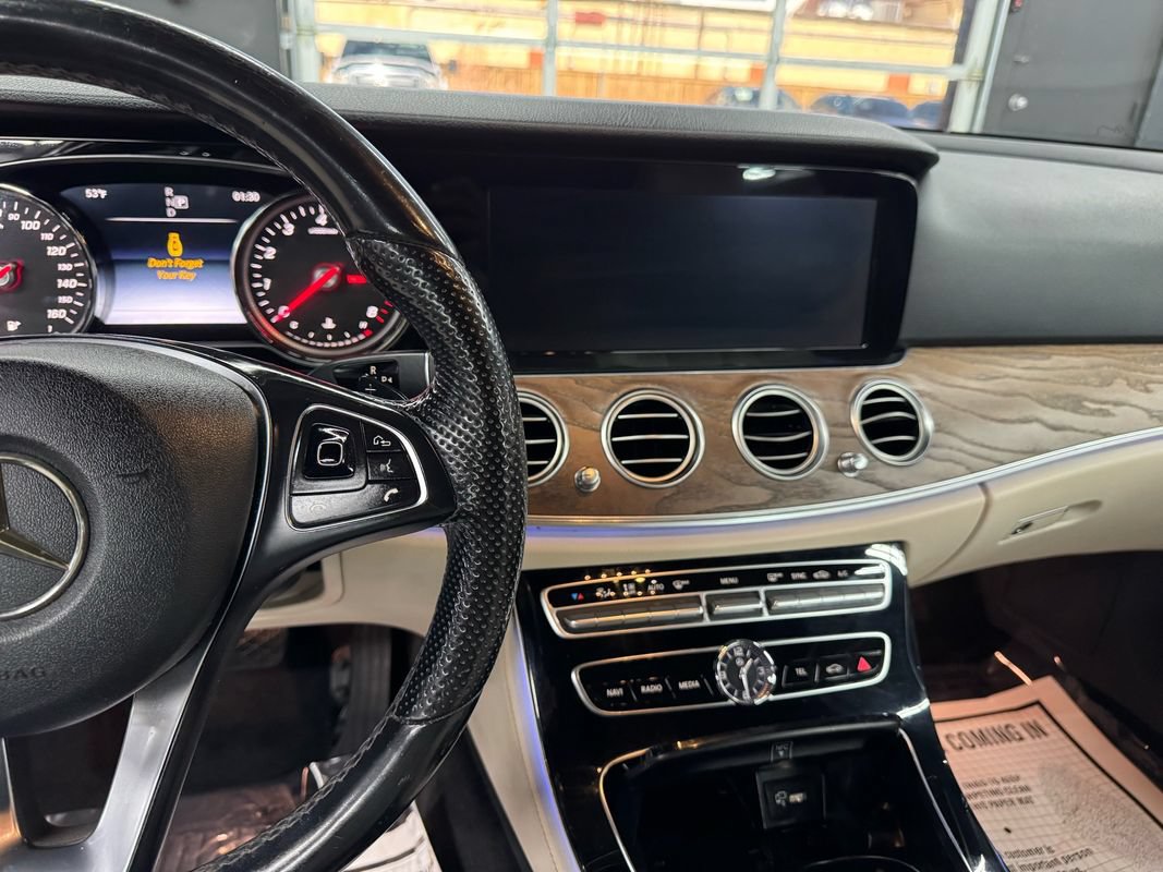 Used 2017 Mercedes-Benz E 400 4MATIC Wagon image 27