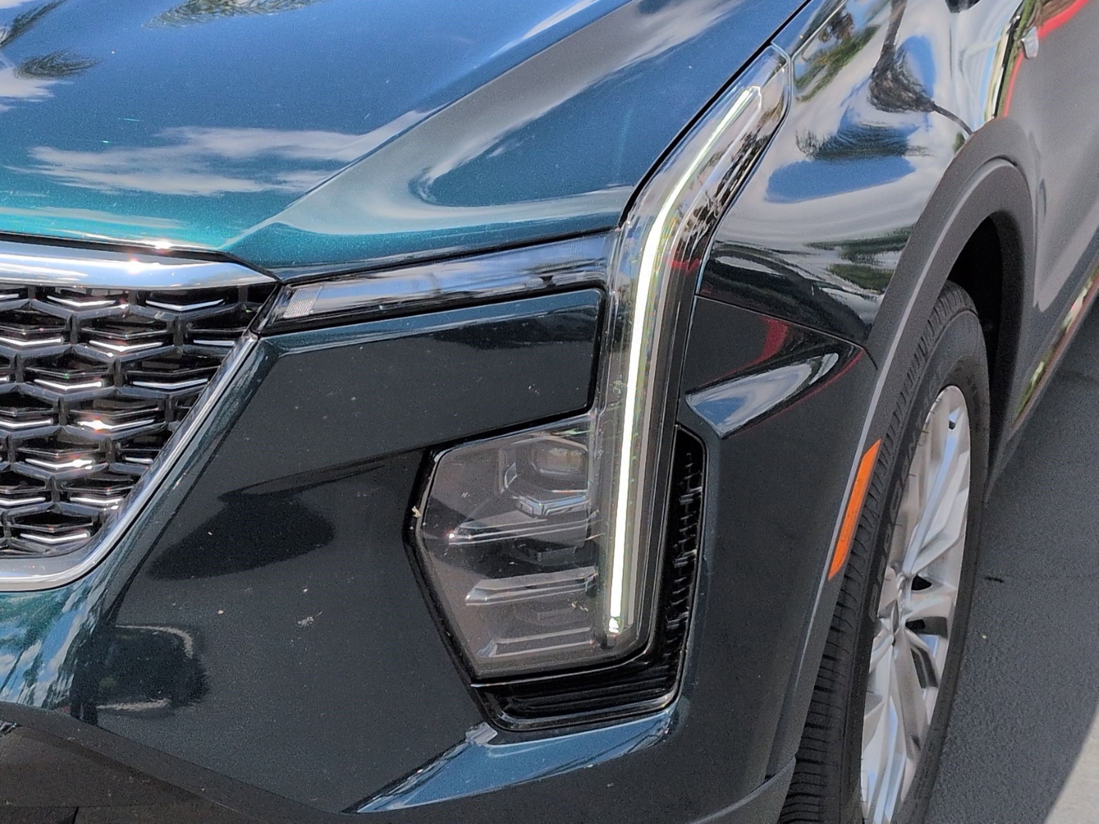 Used 2025 Cadillac XT4 Premium Luxury w/ Technology Package image 6