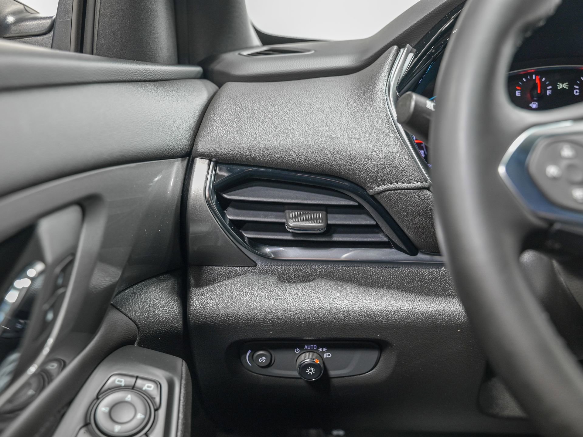 Used 2023 Chevrolet Traverse LT w/ LPO, Floor Liner Package image 18