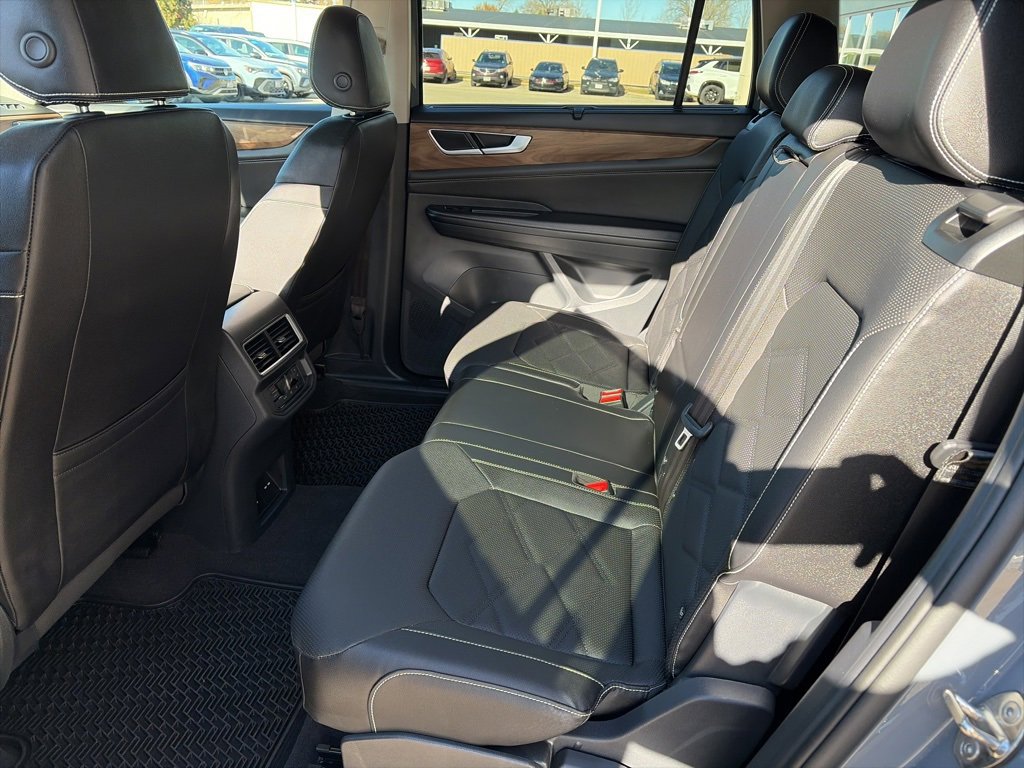 Certified 2025 Volkswagen Atlas SE image 13