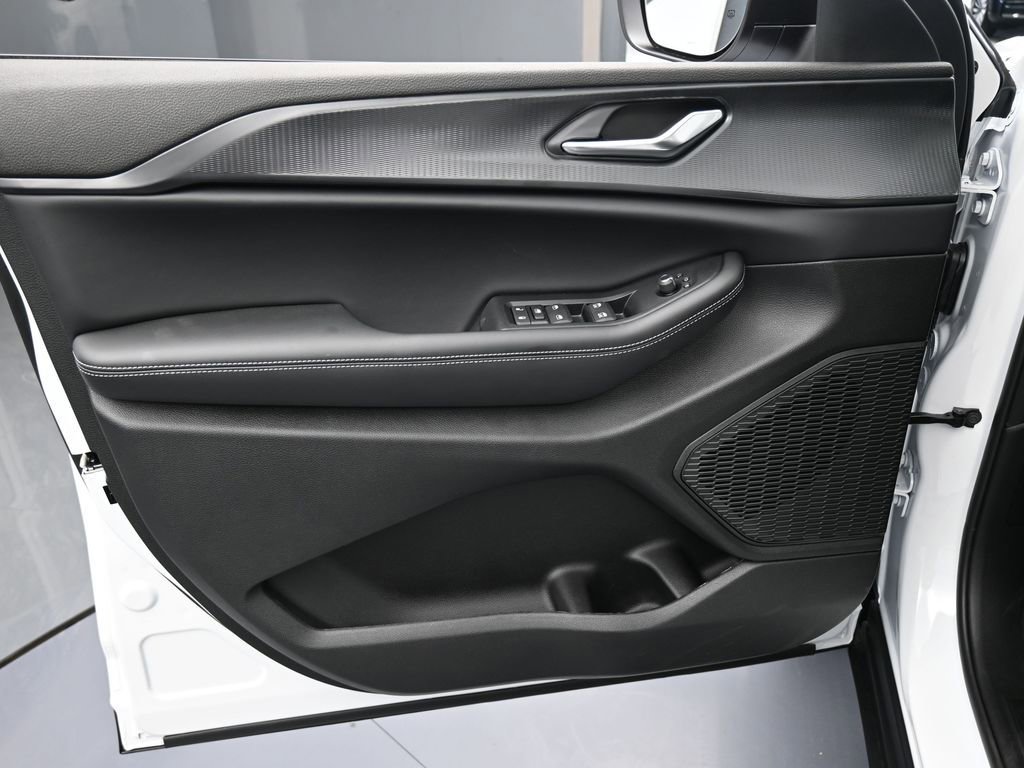 New 2025 Jeep Grand Cherokee Laredo RWD image 13
