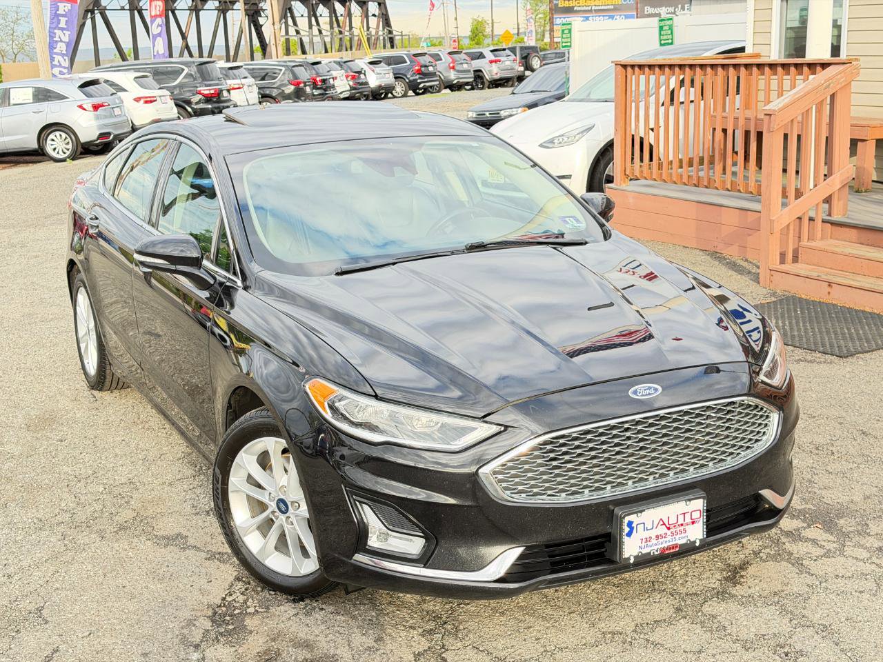 Used 2019 Ford Fusion Energi Titanium FWD image 2