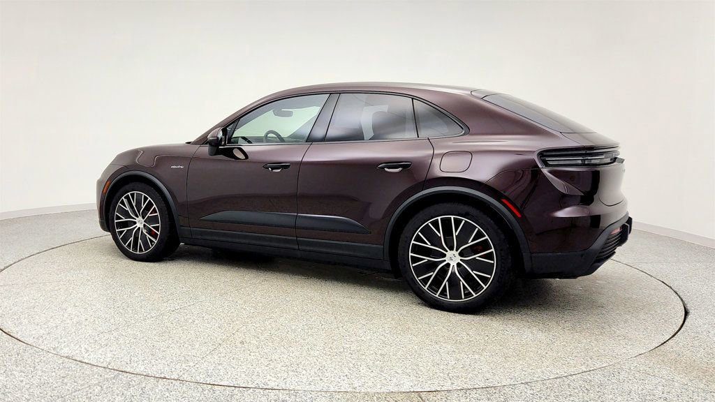 Used 2025 Porsche Macan 4S Electric image 7