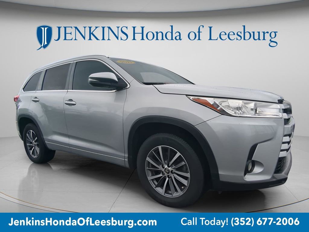 Used 2017 Toyota Highlander XLE FWD image 1