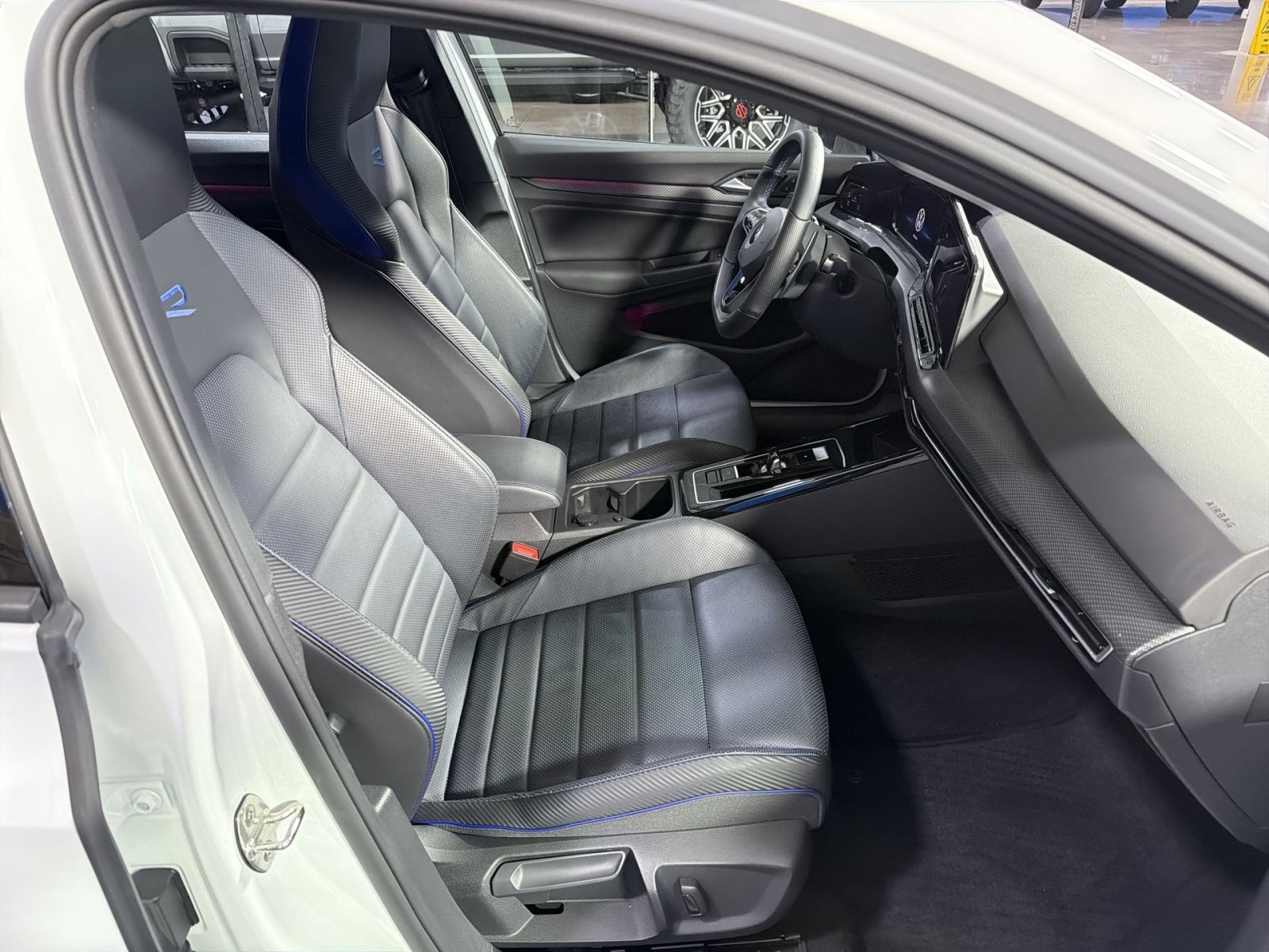 Used 2023 Volkswagen Golf R AWD/4WD image 24