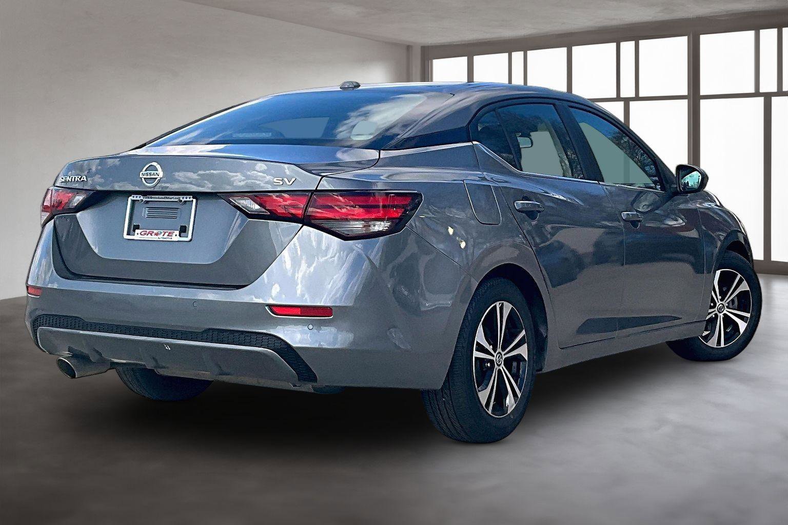 Used 2023 Nissan Sentra SV image 3