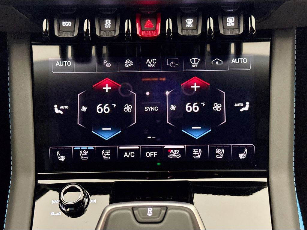 Used 2025 Lamborghini Urus Performante AWD/4WD image 16