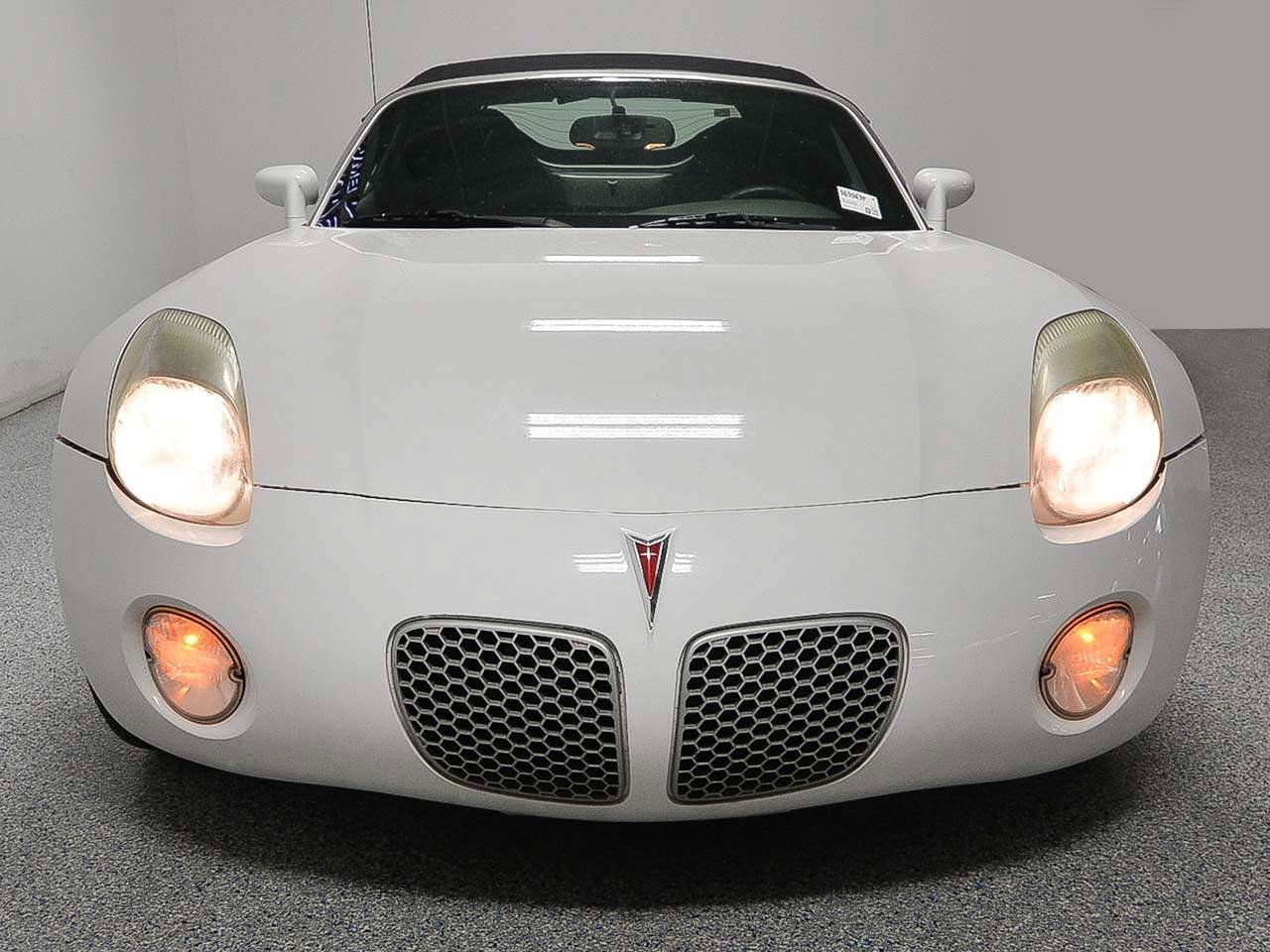 Used 2008 Pontiac Solstice Convertible w/ Preferred Package RWD image 3