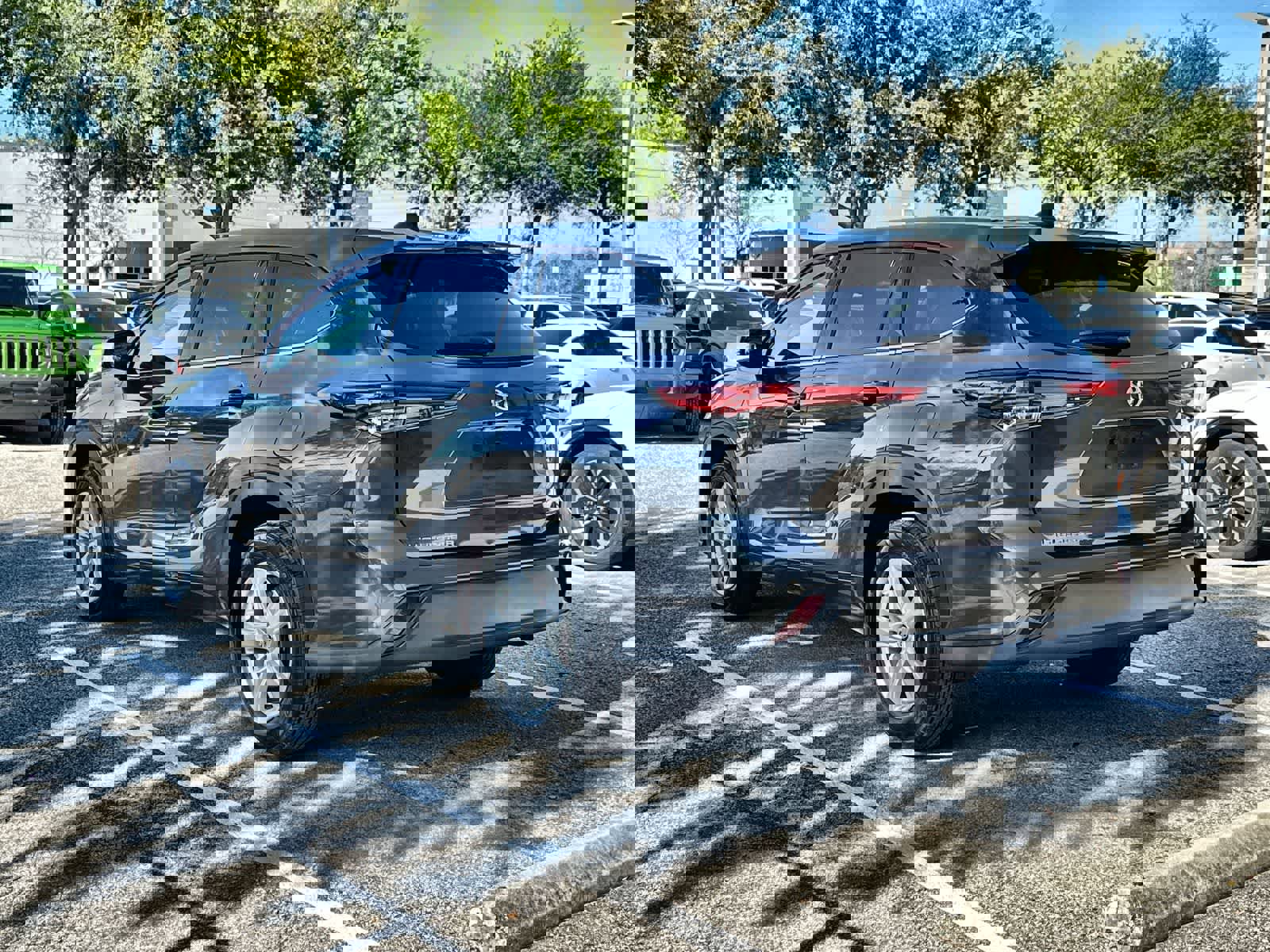 Used 2022 Toyota Highlander L image 6