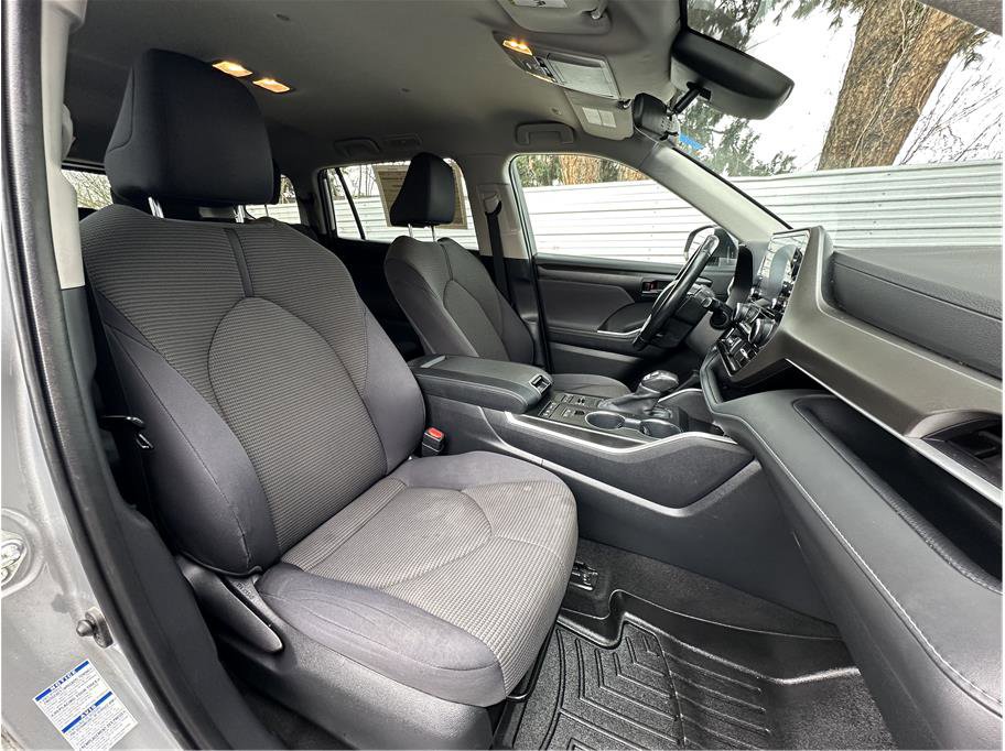 Used 2020 Toyota Highlander LE AWD/4WD image 15