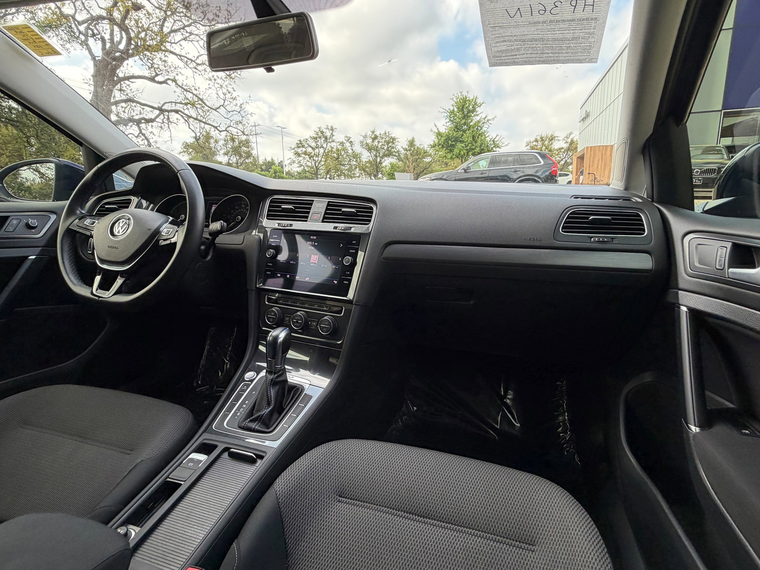 Used 2019 Volkswagen e-Golf SE FWD image 12