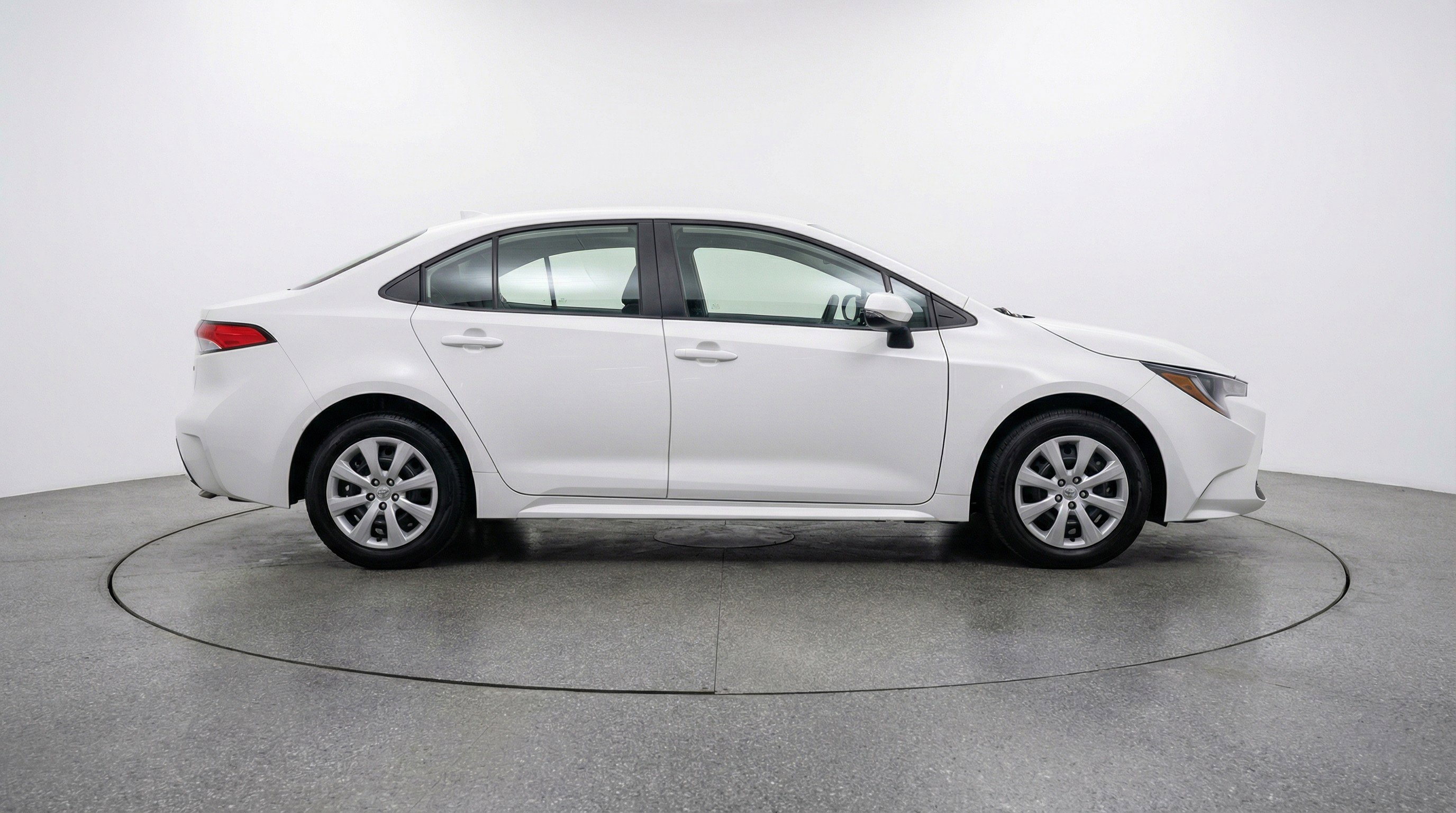 Used 2025 Toyota Corolla LE FWD image 11