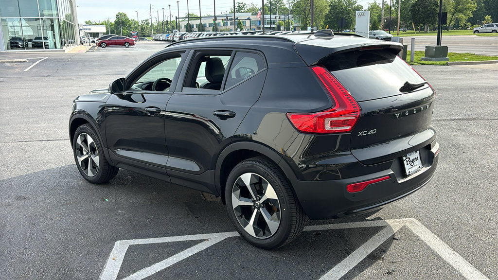 New 2026 Volvo XC40 B5 Core w/ Climate Package AWD/4WD image 4