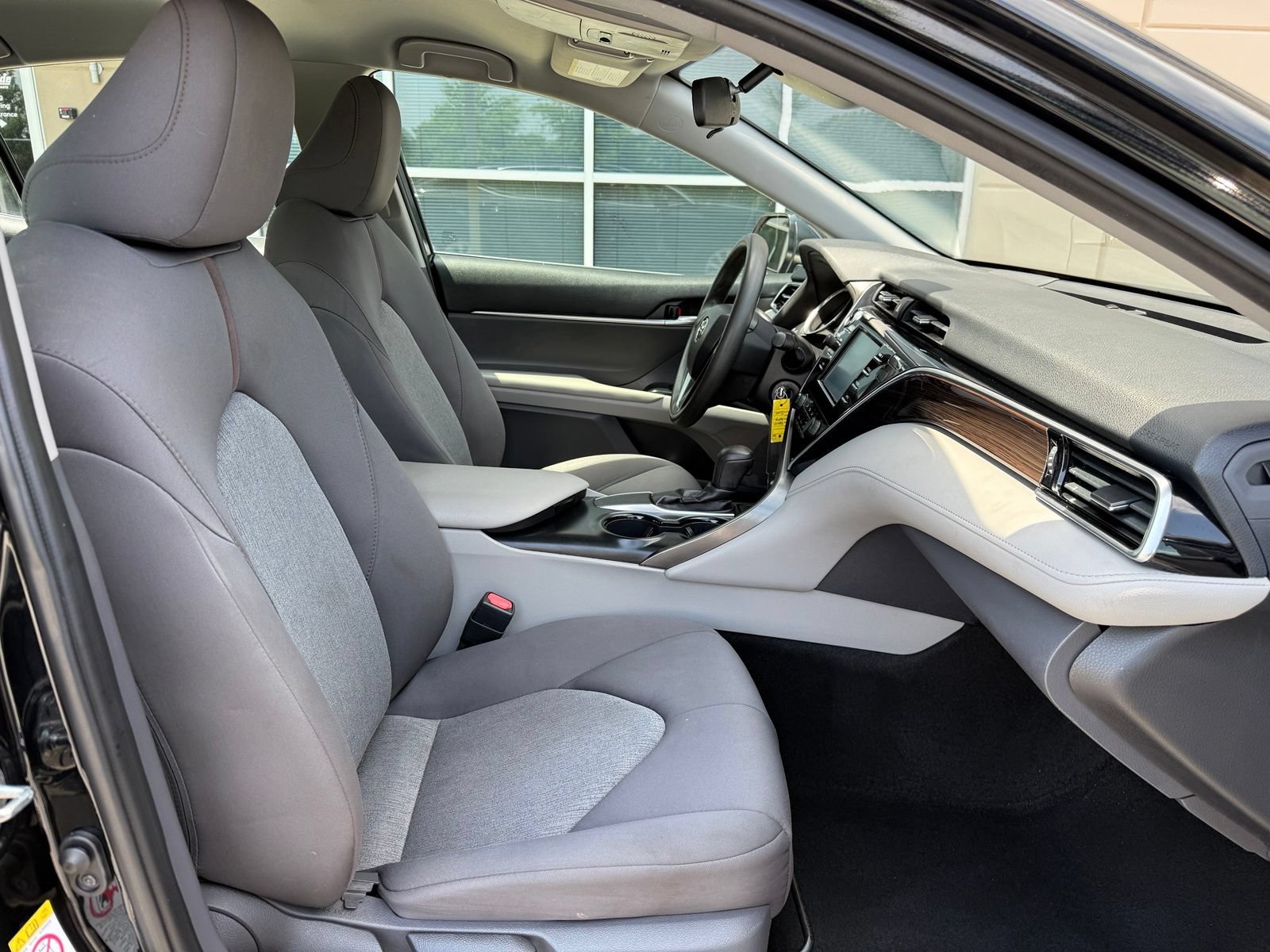 Used 2018 Toyota Camry LE FWD image 34