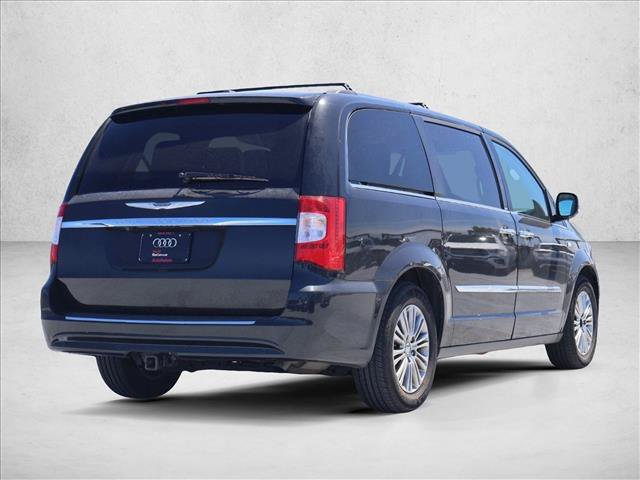 Used 2014 Chrysler Town & Country Touring-L FWD image 2