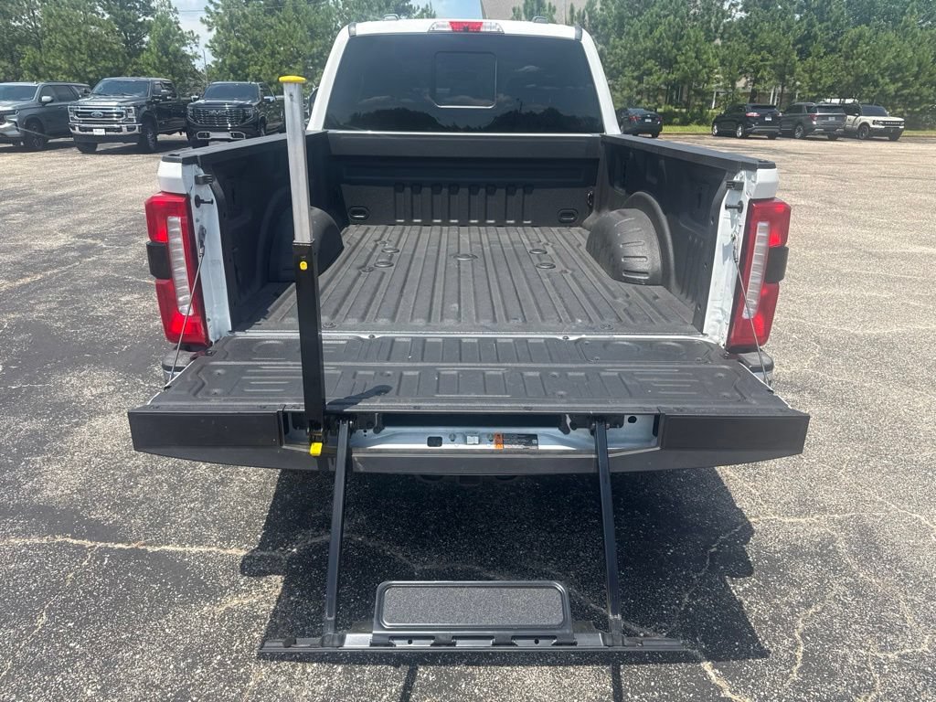 Used 2024 Ford F250 Lariat w/ Lariat Ultimate Package AWD/4WD image 17