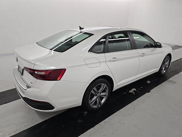Used 2024 Volkswagen Jetta SE w/ Panoramic Sunroof Package FWD image 32