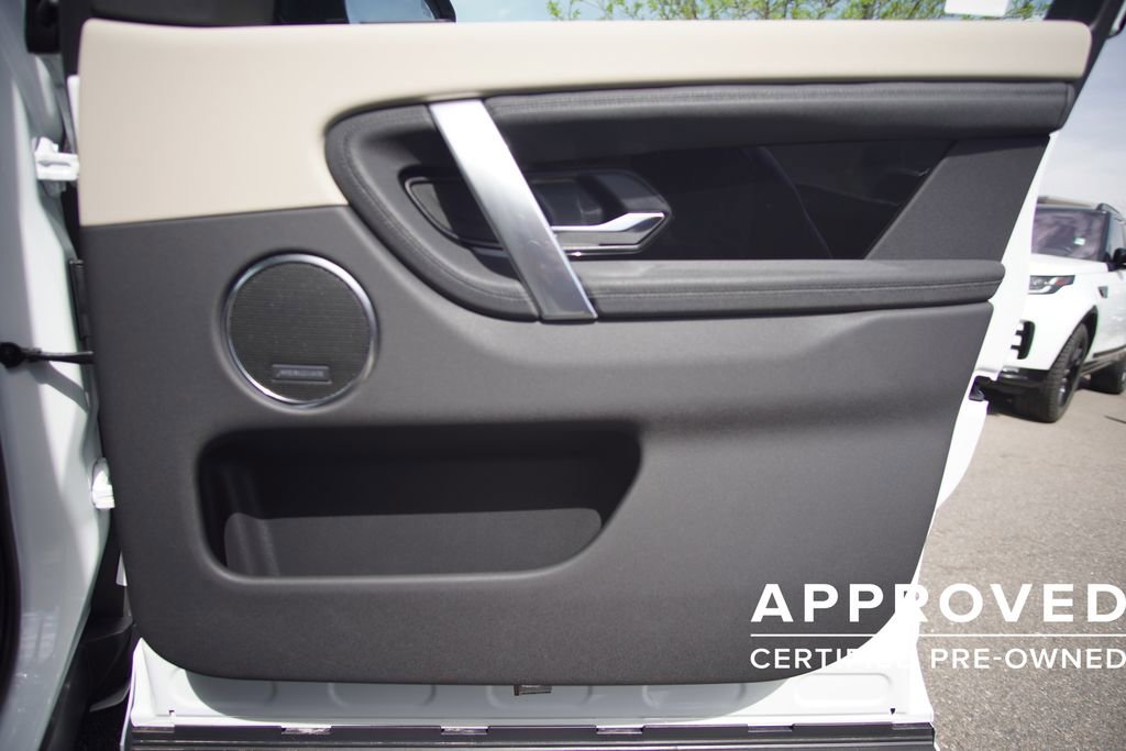 Used 2025 Land Rover Discovery Sport S image 21