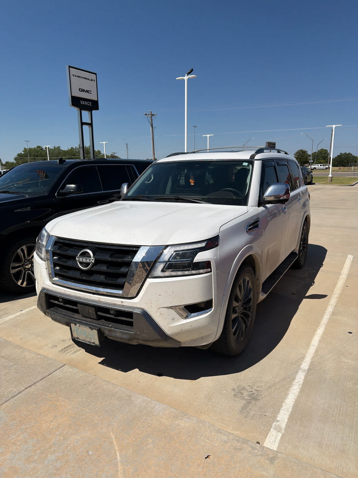 Used 2023 Nissan Armada Platinum w/ Cargo Package RWD image 2