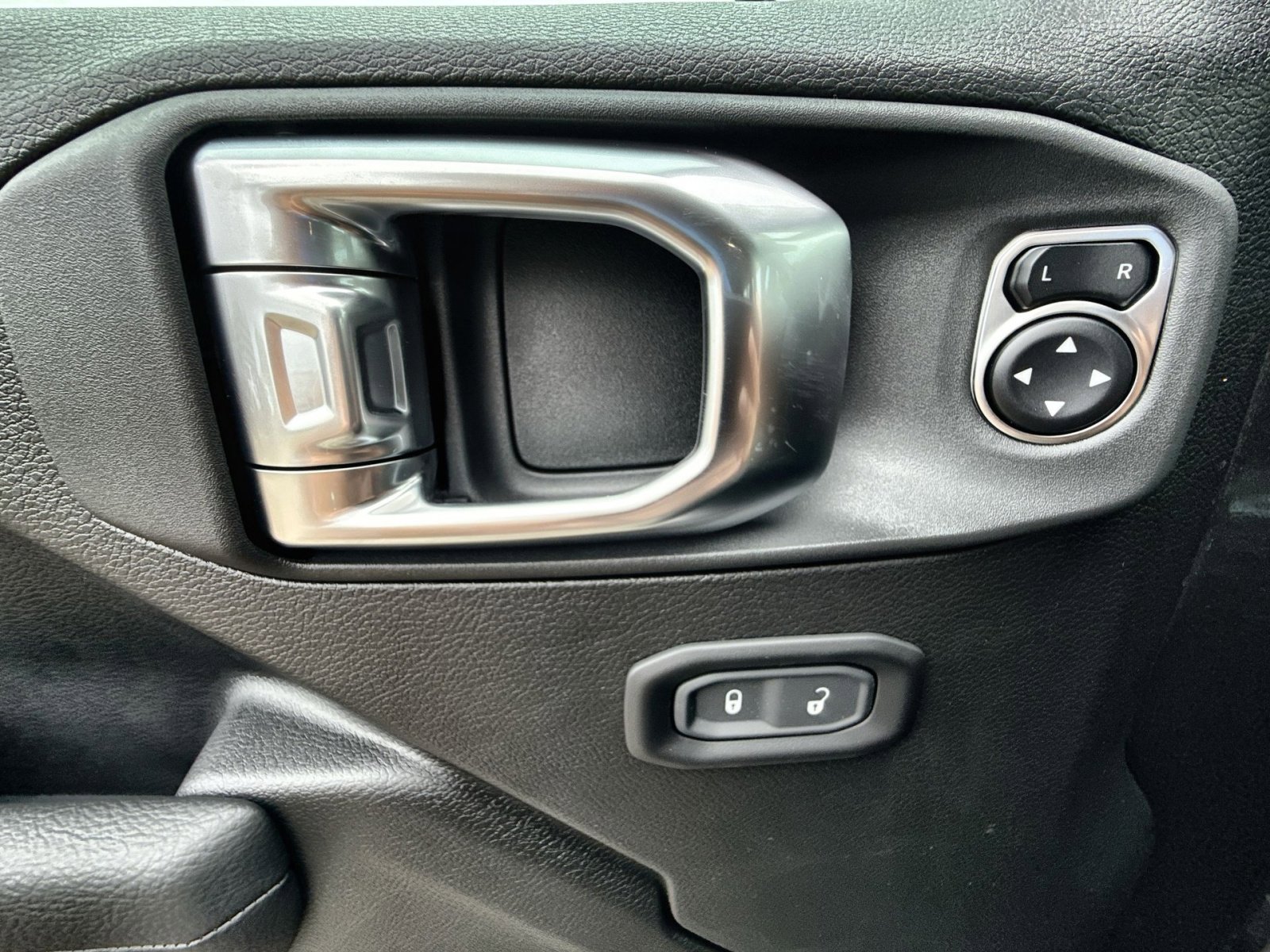 New 2025 Jeep Wrangler Willys image 15